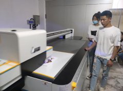 河南王總夫婦采購UV-2513平板打印機型設備